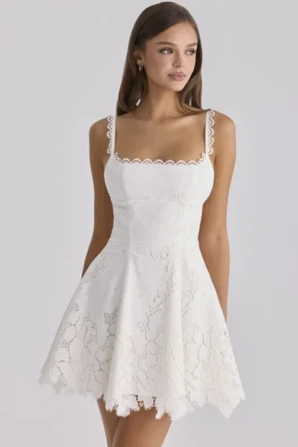 Isla White Custom Lace Broderie Anglaise Mini Klänning