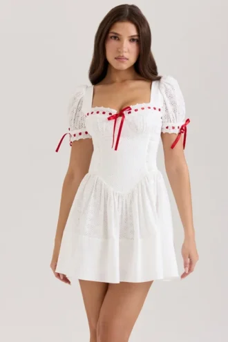 Jana Vit miniklänning med broderie anglaise och puffärmar