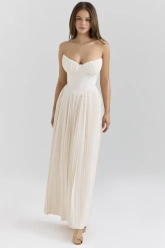 Marcella Ivory Georgette Plisserad Maxiklänning