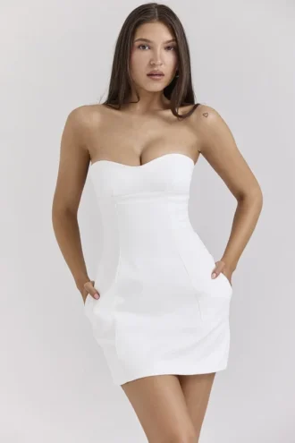 Mimi vit strapless miniklänning i twill